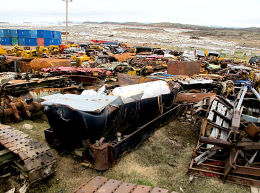The carcasses of construction equipment, fuel tanks and other industrial scrap metal are piled beside the unloading area on Iqaluit’s beach. City administrator John Hussey said all this material will go south early in the sealift season. (PHOTO BY GABRIEL ZÁRATE)