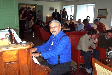 Jonathan Modzfeldt, who served as Greenland's first premier and was a long-time leader of the Siumut Party, died Oct. 28. Here he is seen at an evening gathering in Nuuk 10 years ago, when politicians from Nunavut travelled to Nuuk. (FILE PHOTO)