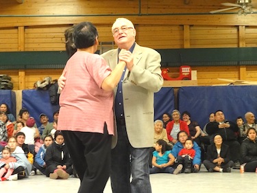 Bill Davidson, the long-time and founder manager of the Larga Edmonton patient boarding home, takes Mona Tiktalek of Kugluktuk on to the floor Oct. 5 for a farewell waltz at Cambridge’s Bay Luke Novoligak community centre. (PHOTO BY JANE GEORGE)