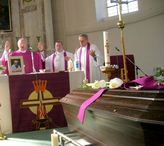 Father Eric Dejaeger (centre) co-celebrating mass with two other priests at the March 15, 2009 funeral of a fellow Oblate priest in St. John the Evangelist Church in Blanden, Belgium, despite an order from his provincial council in 2001 to stop performing pastoral duties. (PHOTO COURTESY OF LIEVE HALSBERGHE)