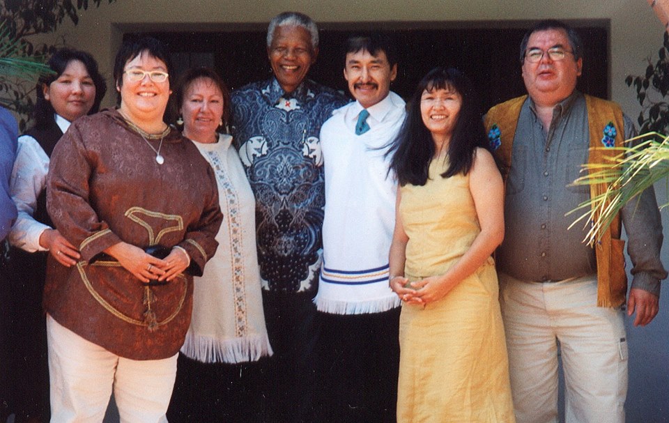 Inuit lose a friend Dec. 5 when Nobel prize-winner and South African leader Nelson Mandela dies in South Africa at the age of 95. Here, in 2000, Mandela meets with a delegation of Inuit and northerners, who include Sheila Watt-Cloutier, to Mandela's left, and former Nunavut premier Paul Okalik, now Nunavut's justice minister, to his right.(FILE PHOTO) 