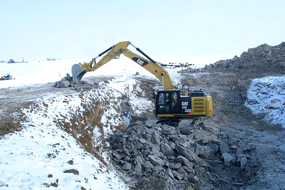 A loader operator works on Peregrine’s CH-6 bulk sample project in early 2013. (PHOTO COURTESY OF PEREGRINE DIAMONDS)
