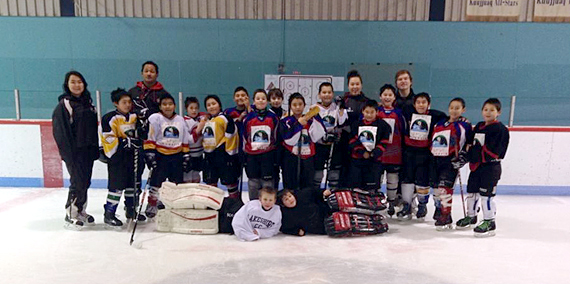 The Nunavik Nordiks atom team, flanked by its youth trainers. (PHOTO COURTESY OF THE NUNAVIK NORDIKS)