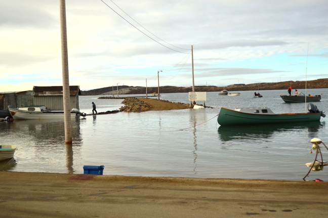 A supermoon means super big tides in Iqaluit — tides which flooded the city's breakwater and even caused water to encroach on the beach-front road. Every month, as the moon moves through its elliptical orbit, it reaches a point when it is furthest (the apogee) and closest (the perigee), to earth. In fact, the difference between the moon's apogee and perigee throughout the year can be significant: about 42,000 kilometres. When the full moon coincides with its perigee, you get what astronomers call a 