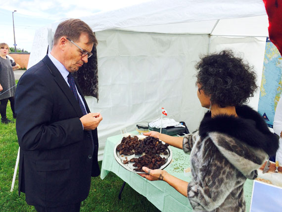 Aaju Peter of Iqaluit serves a plate of fried seal meat to Bendt Bendtsen, a Danish member of the European Parliament, at an event held May 19 in Strasbourg, France, the seat of the European Parliament. Inuit Sila stood at the main gate leading to the parliament for two days, serving seal meat to MEPs and entertaining them with music from a Greenlandic choir. (PHOTO COURTESY OF INUIT SILA)