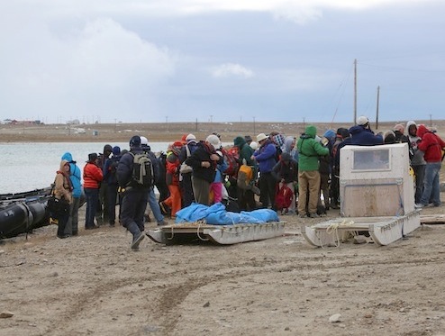 Cruise ship passengers must disembark directly onto the beach in Cambridge Bay from zodiacs. (FILE PHOTO)
