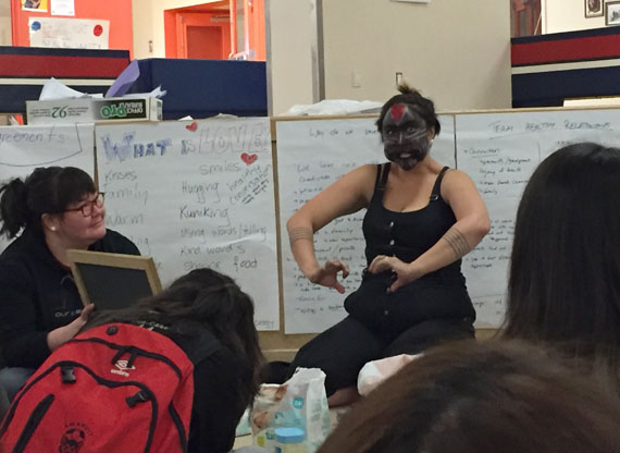 Laakkuluk Williamson Bathory shows Inuksuk students how to apply Greenlandic mask last week during a workshop called Timiga, Ikumajuq or My Body, My Light Within. (PHOTO BY TAHA TABISH/QAUJIGIARTIIT) 