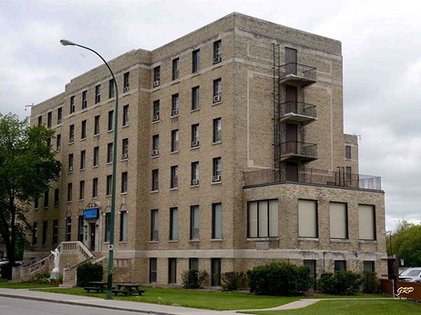 St. Boniface School of Nursing building in Winnipeg, Man., where Minnie Akparook first went to nursing college in the 1970s. (PHOTO BY GEORGE PENNER/MANITOBA HISTORICAL SOCIETY)
