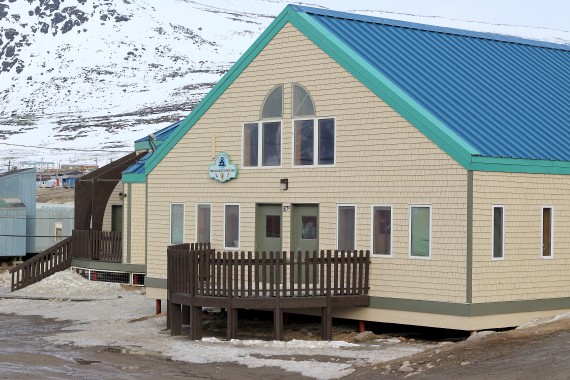 The Uqqurmiut Centre for Arts and Crafts opened this new Pangnirtung Print Shop in 1994. (PHOTO BY BETH BROWN)