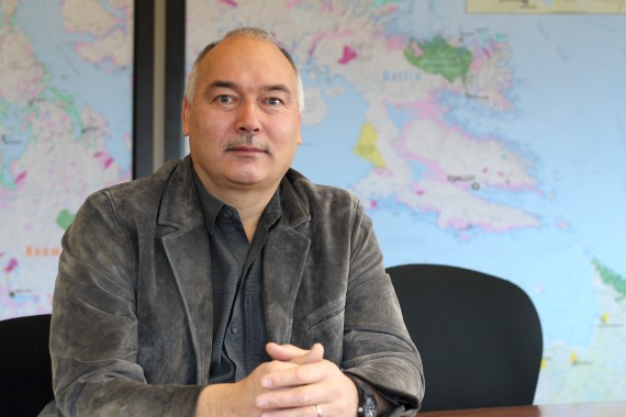 A motion could be brought forward today for regular members to censure the Nunavut cabinet. Premier Joe Savikataaq maintains that his decision to remove Pat Angnakak’s portfolios last week followed a “blatant” breach of cabinet confidentially that left him with little other option. (PHOTO BY BETH BROWN)